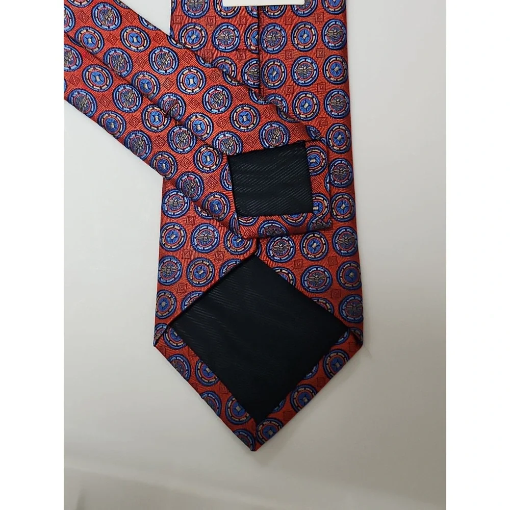 Banana Republic Mens Red Blue Geometric Medallion Silk Necktie 471736-01-1 NWT